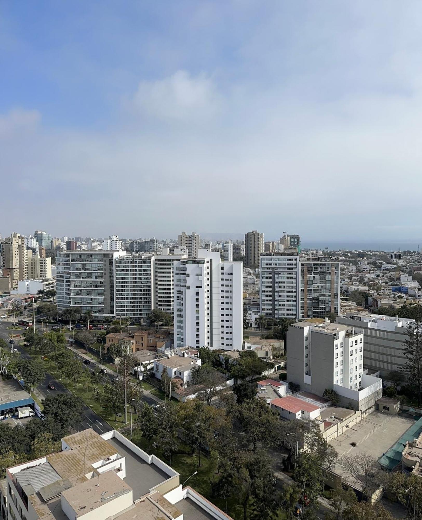 De Estreno Y Vista Panoramica En San Isidro